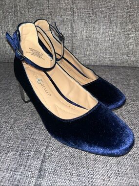 NEW - Andrew Geller Navy Velvet Heels